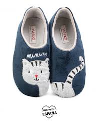 Cómoda plantilla extraíble plumaflex, de efecto memoria que se adapta completamente a la anatomía del pie, ofreciendo así confort extra al caminar. Zapatillas Casa Dibujo Gato Pera Limonera