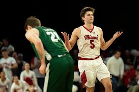 O time nº 19 de Miami (Ohio) busca a perfeição na temporada regular em Ohio.