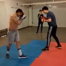 Chino maidana y rafa liendo, en la presentación de el regreso del campeón argentino. El Temible Entrenamiento Sin Concesiones Del Chino Maidana Con Su Hijo Marcos Jr Infobae