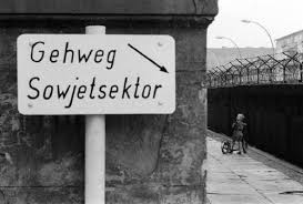 Pin Von Thori Bar 944 Auf Aus In Einer Anderen Zeit In Um Von Und Drum Herum Einem Kleinen Land Berliner Mauer Berlin Geschichte Berlin Hauptstadt