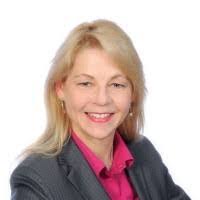 Leslie Sandifer's Instagram, Twitter & Facebook