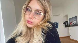 Bellissima e giovanissima, jasmine carrisi, come tutte le ragazze della sua età, trascorre le giornate tra studio, musica e amore. Alessandro Greco Fidanzato Jasmine Carrisi Dolci Dediche Sui Social