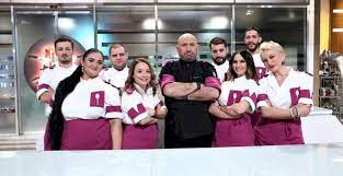 Intra pe clicksud la data de 7 septembrie 2020, pentru a urmari chefi la cutite sezonul 9 episodul 1 online hd. Chefi La CuÈ›ite Sezonul 9 EdiÈ›ia Din 4 Mai 2021 Incep Probele Irina Fodor La Carma Show Ului