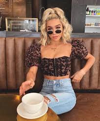Who knew that you could just put your hair in a ponytail and get so many different cuts, including the a line bob. Half Up Ponytail Wavy Bob Hairstyle Idea Ecemella