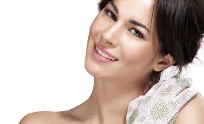 ما الفرق بين البشرة الجافة والبشرة التي تعاني من نقص في الماء حد دي مشكلتك وعالجيها نواعم