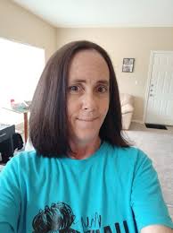 Robyn Rosencrantz at Blush Salon in Albany... she's my girl. I'm horrible  about maintaining a routine with hair care.. and even worse about chopping  up my bangs 🙃 but Robyn is always