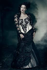 Modedesign, schöne menschen, romantische brautkleider in kurz und lang, schwarze brautkleider und edle abendmode. Feist Curve Size Lucardis Feist Extravagante Brautmode Hochzeitsanzuge Und Ausgefallene Gehrocke Brautmode Gotik Hochzeitskleider Brautkleid Ubergrosse