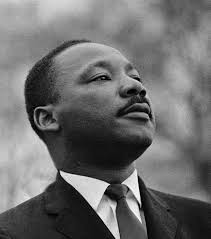 En la vida siempre hay quienes creen en nosotros y nos brindan las  herramientas para hacer posible nuestros sueños y anhelos, eso pasó en la  vida de Edwin, sus padres fueron su