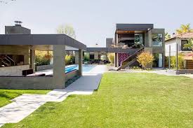 It's a dream come true for some. Beautiful And Modern Two Level Pool House In Los Angeles