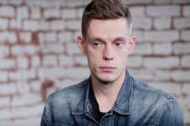 Как только юрию исполнилось 16 лет, его взяли в штат знаменитой газеты. Yurij Dud Zvezda Youtube I Avtor Filma Pro Beslan