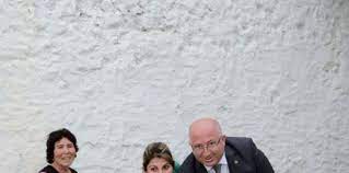 Kireç badanası yapmak için, önce özel badana kireci alınır. Kirec Badana Nasil Yapilir Kirec Gen Tr