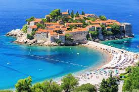 Budva is on the central part of montenegrin coast, called budvanska rivijera. Badebucht In Budva Montenegro Envivas