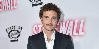 Zoe kravitz is entering 2021 as a single woman. Love Star Karl Glusman On Sex Nudity And Threesomes Variety