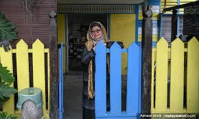 Berpendidikan awal di sekolah abdullah, kuantan dari 1945 hingga 1956. Malaysiakini Bidadari Di Laut Seni