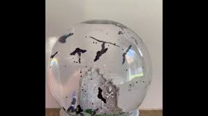 Wood, snow / snow, surfer snow globe glass, snow / snow, crystal ball snowman Diy Halloween Snow Globe Everyday Party Magazine
