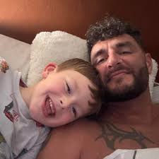 What are the best beaches and nightlife spots in Koh Samui?