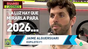 Un tiburón blanco ataca a un piragüista en plena competición: así quedó su  embarcación