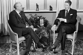 En novembre 1978, gorbatchev a été nommé secrétaire du comité central.119 sa nomination avait été approuvée à l'unanimité par les membres. The Man Who Lost An Empire