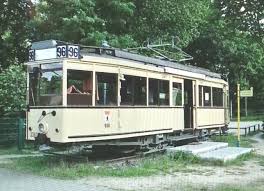 Ein Tm36 Triebwagen Der Alten West Berliner Strassenbahn Steht Heute Als Technisches Denkmal An Der Einstigen Endhaltestel Strassenbahn Bvg Berlin Mauerbau 1961