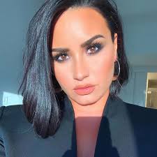 Demi lovato's penchant for edgy hairstyles continues with the blue shade she unveiled last night on the tonight show with jay leno.when it comes to hair color, demi is never one to shy away from a. Demi Lovato New Hair Color Revelist