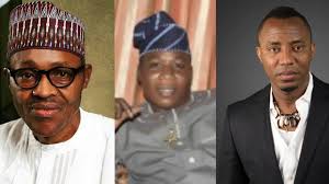 After meeting with the monarch, sunday igboho stepped out of the hall as some of his aides whispered to his ears. Sunday Igboho Question Nigeria President Buhari Why He Arrest Sowore Youtube