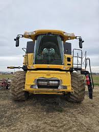 New Holland CR9060 Combine