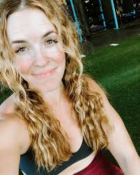 OK, real talk, the holidays are spilling out the top of my workout pants  and I'm HERE for it! 👏🏻 Every holiday season I stay