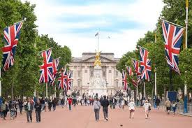 Extra 2025 bank holiday 'planned for next year' as UK set to celebrate  major anniversary - The Mirror