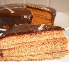 Le Schichttorte Gateau Aux Vingt Couches Comment J Ai Change De Vie Dessert Gateau A La Vanille Idee Gateau