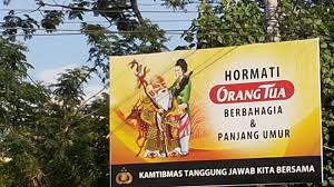 Menurut penelitian, 80 persen tubuh kita terdiri dari air. Logo Minuman Keras Jadi Latar Slogan Kantibmas Polda Tribun Timur