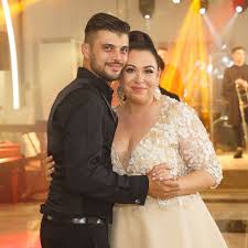 Ea este căsătorită cu marius elisei, cu care are o fiică, pe nume. Oana Roman A Fost InÈ™elatÄƒ De Cornel PÄƒsat Cu Actuala SoÈ›ie I Am Prins
