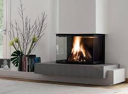 Moderni caminetti ad acqua con funzionamento a legna che sostituiscono o si affiancano alla tradizionale caldaia a gas, consentendo un risparmio, fino al 40%, sui costi di riscaldamento. Gallery Of Camini Moderni Edilblock Bagnacavallo Camini A Legna Moderni Prezzi Pensili Cucina Mer Idee Camino Camino Moderno Arredamento Salotto Con Camino