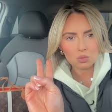 Millie-Jo Hewitt (@milliejohewitt)