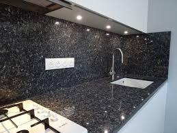Plan de travail granit sur mesure. Cuisine Sans Poignee Laquee Blanc Brillant Et Plan De Travail Granit Contemporain Cuisine Marseille Par Cuisine Connexion Houzz