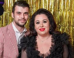 Ce mișto îți stă cu părul așa! oana roman e la pământ. Oana Roman A DivorÈ›at AstÄƒzi De Marius Elisei E O Zi Un Pic SpecialÄƒ O SÄƒ InÈ›elegeÈ›i De Ce Click