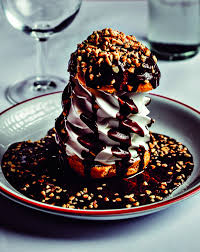 La Recette Des Celebres Profiteroles Du Bouillon Pigalle Recette Profiteroles Recettes De Desserts Mexicains Recette
