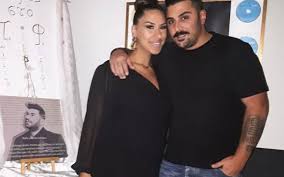 «φοβάμαι πως κρύβουν ότι είναι παρενέργεια του εμβολίου» (vid). Triantafyllos Pantelidhs Pwlina Filippoy E3ithrio Apo To Maieythrio Me Thn Koroyla Toys Pic E Stage Gr