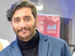 تصدر الفنان أحمد العوضي تريند «جوجل»، اليوم، بعد نشره صور مع ونشر «العوضي»، عبر «إنستجرام» صورهما، مُعلقًا: Ø¬Ø±ÙŠØ¯Ø© Ø§Ù„Ø¬Ø±ÙŠØ¯Ø© Ø§Ù„ÙƒÙˆÙŠØªÙŠØ© Ø£Ø­Ù…Ø¯ Ø§Ù„Ø¹ÙˆØ¶ÙŠ ÙˆØ¹Ø«Ù…Ø§Ù† Ø§Ù„Ø´Ø·ÙŠ Ù…Ø« Ù„Ø§ Ø§Ù„ÙƒÙˆÙŠØª Ø¨Ù…Ù„ØªÙ‚Ù‰ Ø§Ù„Ø¯Ù…Ø§Ù… Ù„Ù„Ù†Øµ Ø§Ù„Ù…Ø³Ø±Ø­ÙŠ