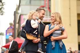 Still married to her husband ryan reynolds? Nach Drittem Kind Blake Lively Passte In Keine Sachen Mehr Promiflash De