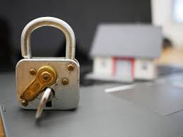Einbrecher haben es besonders in der urlaubszeit leicht, unbemerkt in häuser und wohnungen einzubrechen. Sicherheit Haus Wohnung Kostenloses Foto Auf Pixabay