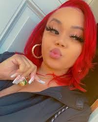 Alona Henderson's Instagram, Twitter & Facebook