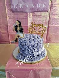 Estamos a solo dos dias del cumpleaños de ariana grande, por su cumple hice esto, un pequeño video de la evolución vocal de ariana grande, estoy tan orgullosa de ella y de todo lo que. Ariana Grande Cake Tita S Cake Sweet Temptation Facebook