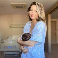 Laura cosoi is a romanian film and theater actress.she was born on january 2 1982 in iasi, romania. Laura Cosoi A NÄƒscut Al Doilea Copil Pe 15 August Ce AnunÈ› A FÄƒcut AstÄƒzi Val De ReacÈ›ii Pe Internet Impact