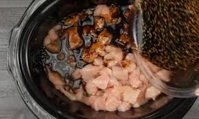 Deposez Des Morceaux De Poulet Et De La Cassonade Dans Votre Mijoteuse Food Recipes Cooking Recipes