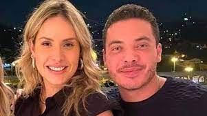 O senhor é meu pastor é nada me faltará � contato@thyanedantas.com.br. Thyane Dantas E Safadao Posam Com Os Filhos No Seu Aviao Particular