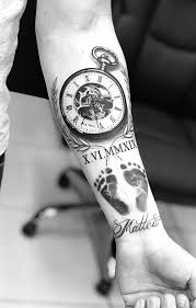 The hands hold the feet in a love symbol pattern with rose flowers beautifully centered on the wrist of both hands. 120 Tatuagens Masculinas No Braco 2019 Braco Masculinas Tatuagens Hand Tattoos For Guys Baby Hand Tattoo Tattoos For Daughters