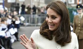 Szczególnie jeśli chodzi o kontrowersje księcia andrzeja oraz ostatni wywiad udzielony przez księcia harry'ego i meghan markle. Nikt Nie Mial Pojecia Ze Ksiezna Kate Middleton Ukrywa Na Glowie Ogromna Blizne Zeberka