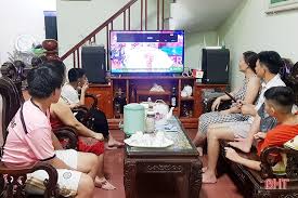 Ngoài ra, website sẽ tường thuật trực tiếp bóng đá tất cả các trận đấu hot nhất trong ngày với những diễn biến hấp dẫn và video bàn thắng bản quyền. NgÆ°á»i Ham Má»™ Ha TÄ©nh Xem Euro Táº¡i Nha Ä'á»ƒ Phong Dá»‹ch Covid 19