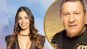 Fui criada por um cantor famoso'