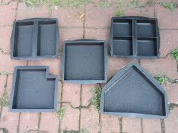 Moules En Plastique Pour Fabrication De Verrouillage Beton Paves De Dalles Moules Formes Fabricant Producteur Europe Plastic Molds Paving Slabs Concrete Pavers